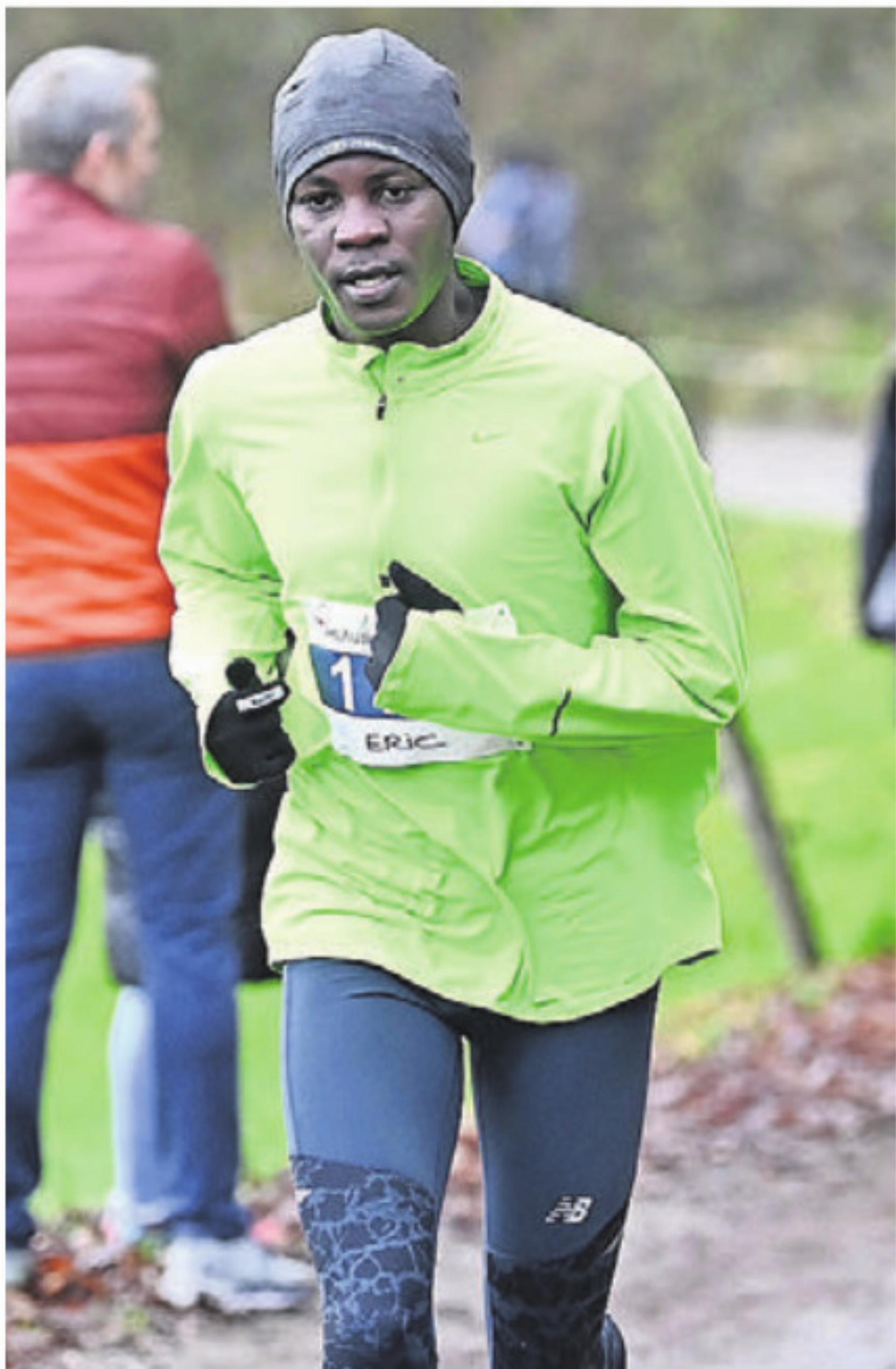 Gewann den Chlauslauf in seiner Altersklasse: Eric Muthomi Riungu. Bild: awa - Das Bild wird blockiert. – Möglicherweise durch einen aktiven Adblocker.