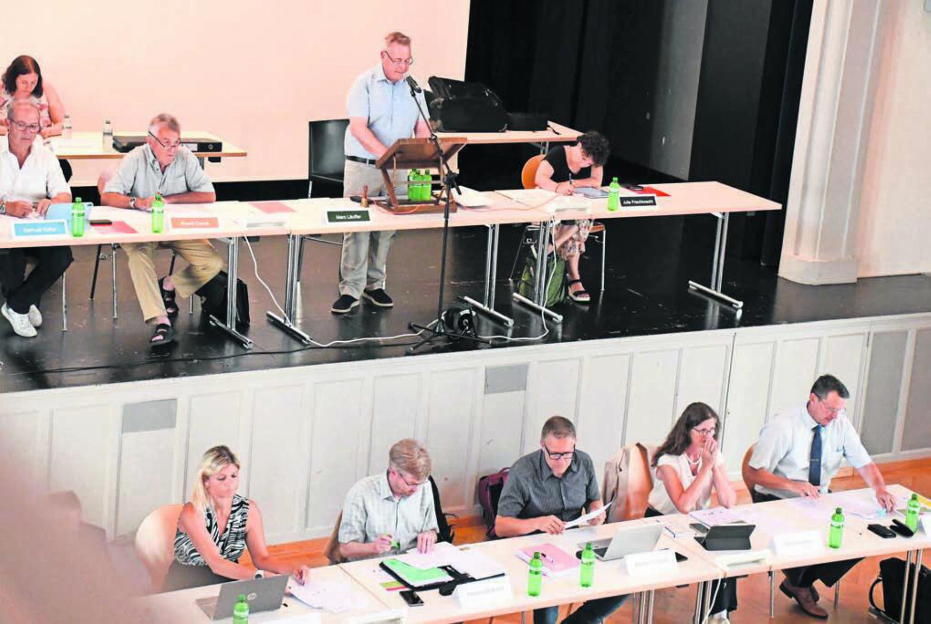 Gemeinderat (unten) und Einwohnerrat waren sich bei den Stellenerhöhungen mehrheitlich einig. Bild: Daniel Marti