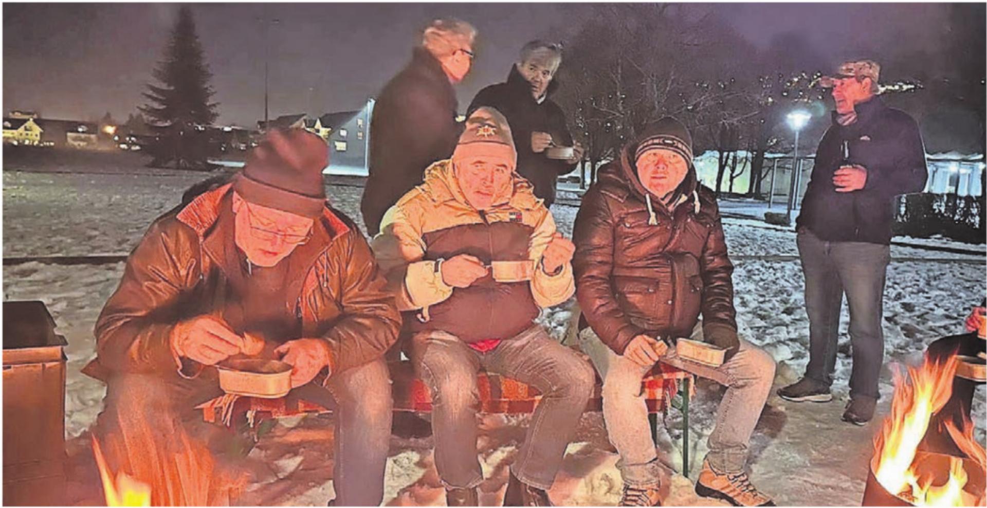 Der Neujahrsapéro des Pétanque Clubs Zufikon fand draussen statt. Bild: zg - Das Bild wird blockiert. – Möglicherweise durch einen aktiven Adblocker.