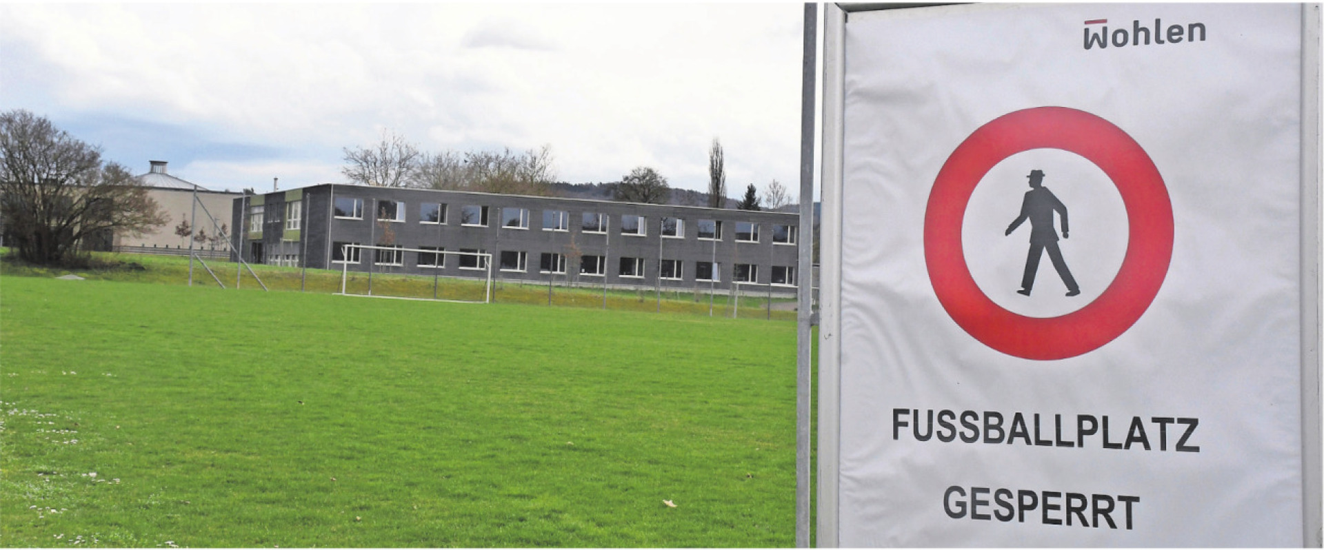 Der Fussballplatz Rigacker ist für den FC Wohlen ein wichtiger Standort. Mit dem Ausbau der Kantonsschule (im Hintergrund) wird dieser Platz definitiv aufgehoben. Und der FCW stösst damit weiter an seine Kapazitätsgrenze. Bild: Daniel Marti - Das Bild wird blockiert. – Möglicherweise durch einen aktiven Adblocker.