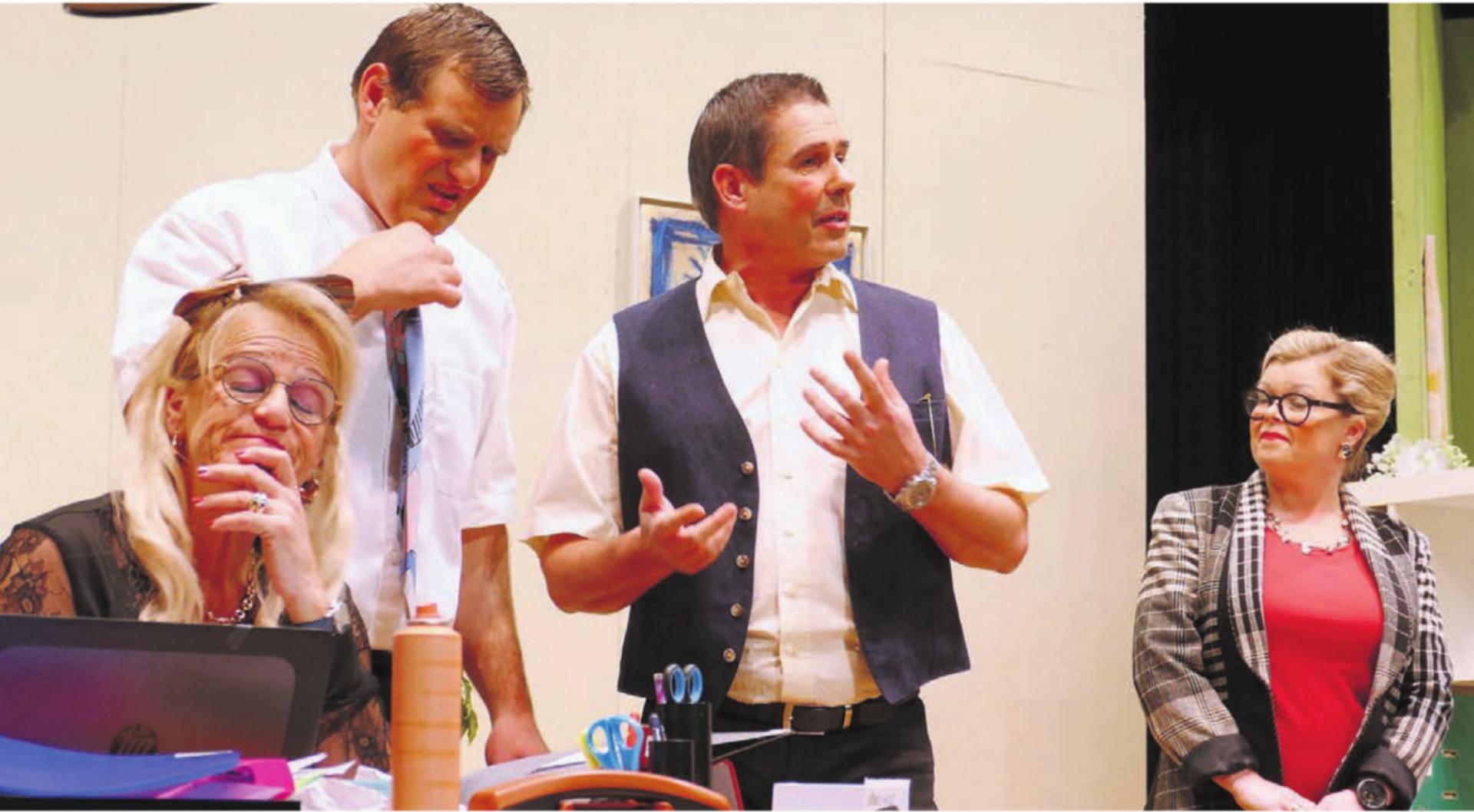 Im Büro Winter Corporate wird diskutiert, von links: Susi Lager (Ruth Staubli), Hubert Kunz (David Küng), Stefan Maibach (Roland Aeberli) und Cornelia Amstalden (Claudia Anderegg).
Bilder: Richard Gähwiler - Das Bild wird blockiert. – Möglicherweise durch einen aktiven Adblocker.