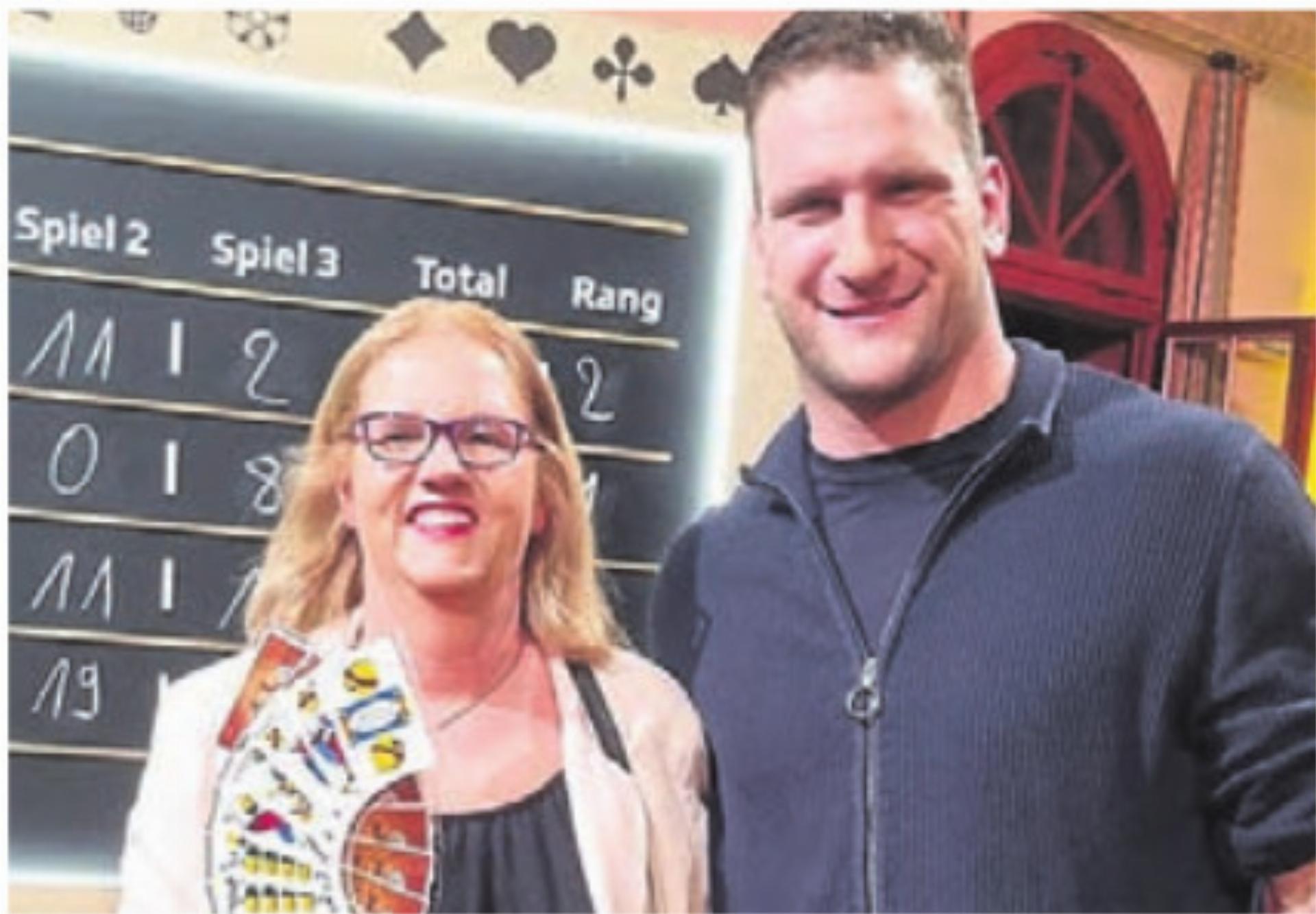 Angi Stimpfl mit Armon Orlik. Bild: zg - Das Bild wird blockiert. – Möglicherweise durch einen aktiven Adblocker.