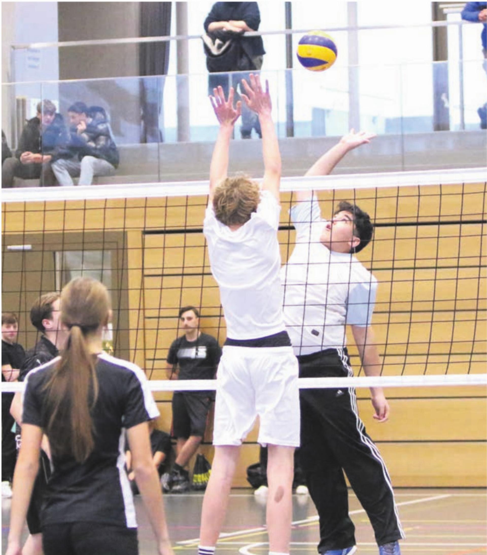 Gutes spielerisches Niveau: Einige Duelle am Volleyballturnier der Abschlussklassen waren hart umkämpft. - Das Bild wird blockiert. – Möglicherweise durch einen aktiven Adblocker.