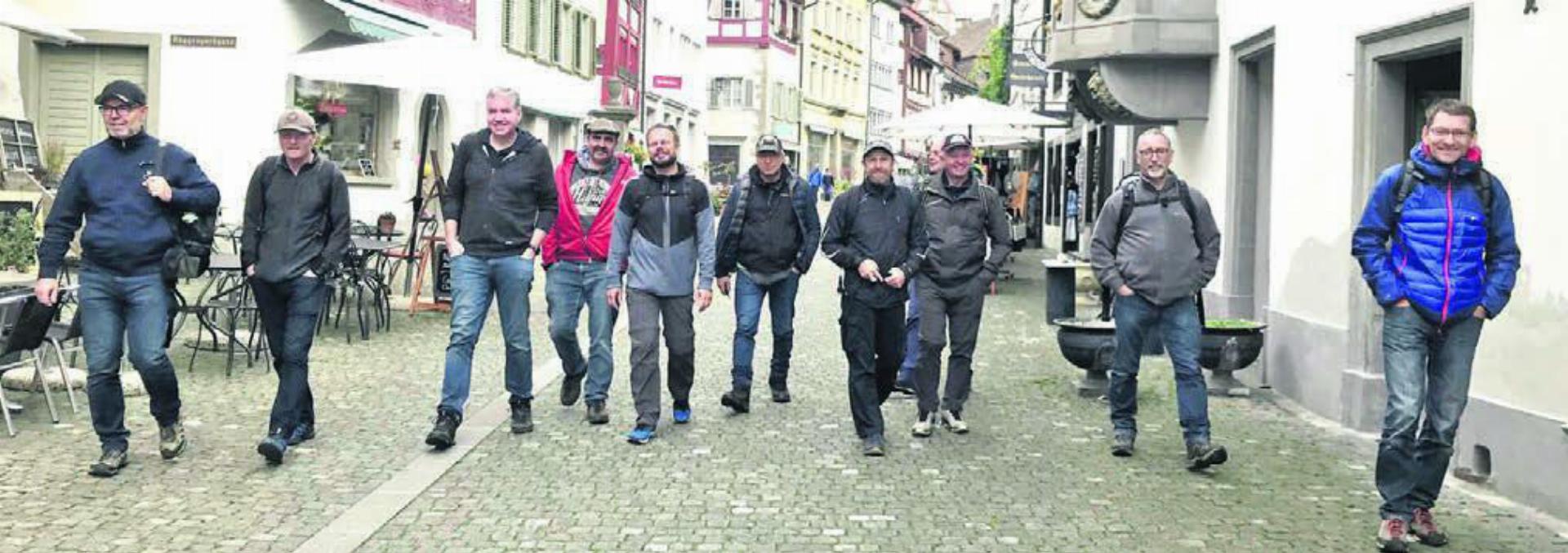 Die Bosmeler Männerturner auf Vereinsreise, beim Flanieren in Stein am Rhein. Bild: zg
