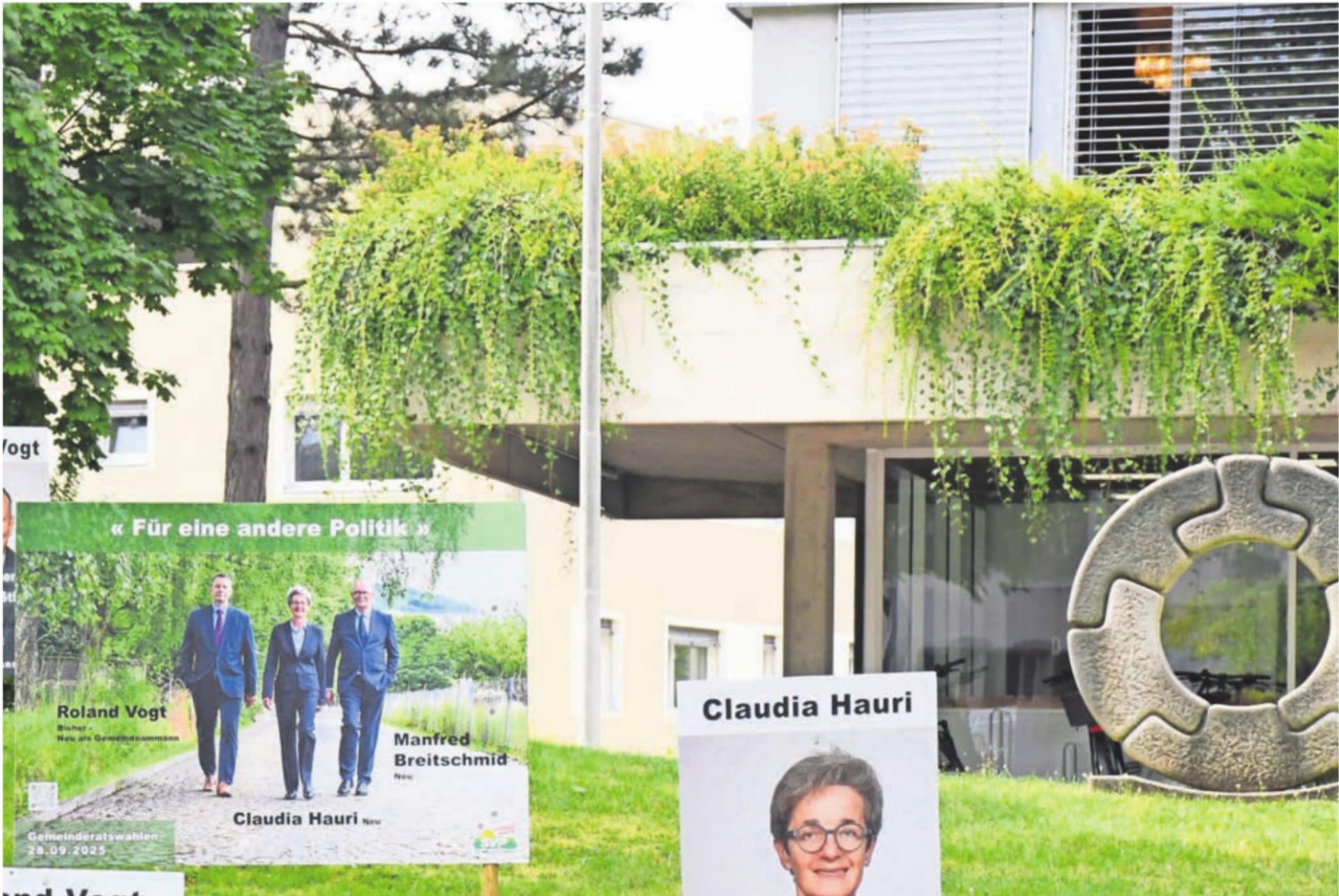 «Für eine andere Politik». So ging die SVP in den Wahlkampf um die Plätze im Gemeindehaus. Mit Erfolg. Nun scheint es so, dass die meisten Parteien dieses Wahlergebnis als Fingerzeig für die bevorstehende Budget-Debatte sehen und einen Kurswechsel allenfalls schon jetzt ansteuern. Bild: Archiv/dm - Das Bild wird blockiert. – Möglicherweise durch einen aktiven Adblocker.