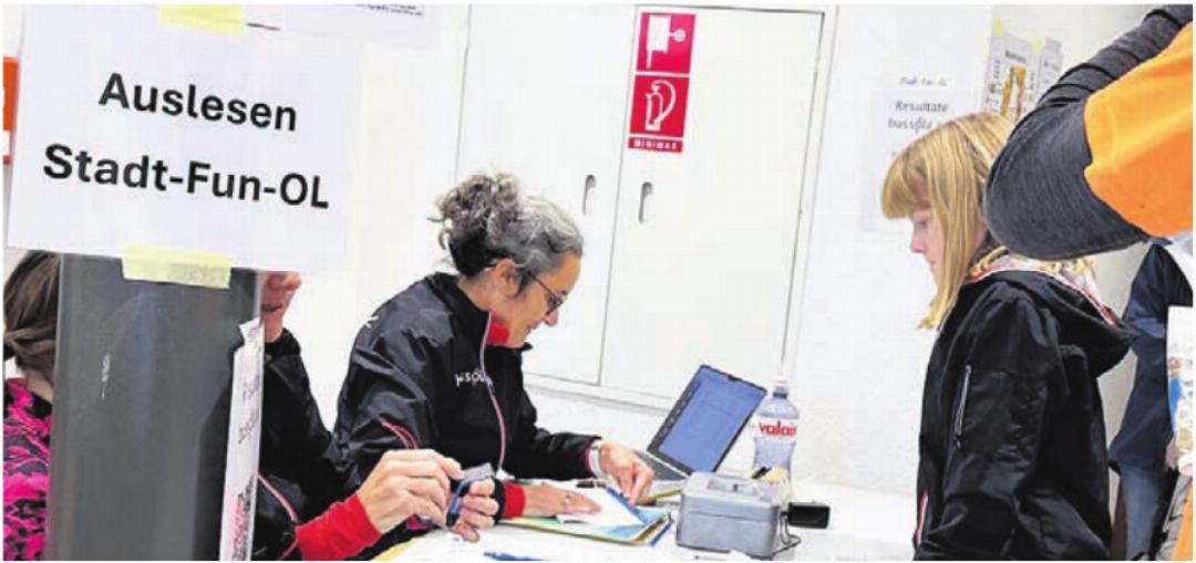 Erfreuliche 80 Teilnehmer: Evelyn Schaniel von «bussola ok» bei der Anmeldung für den Fun-OL. Erfreuliche 80 Teilnehmer: Evelyn Schaniel von «bussola ok» bei der Anmeldung für den Fun-OL.