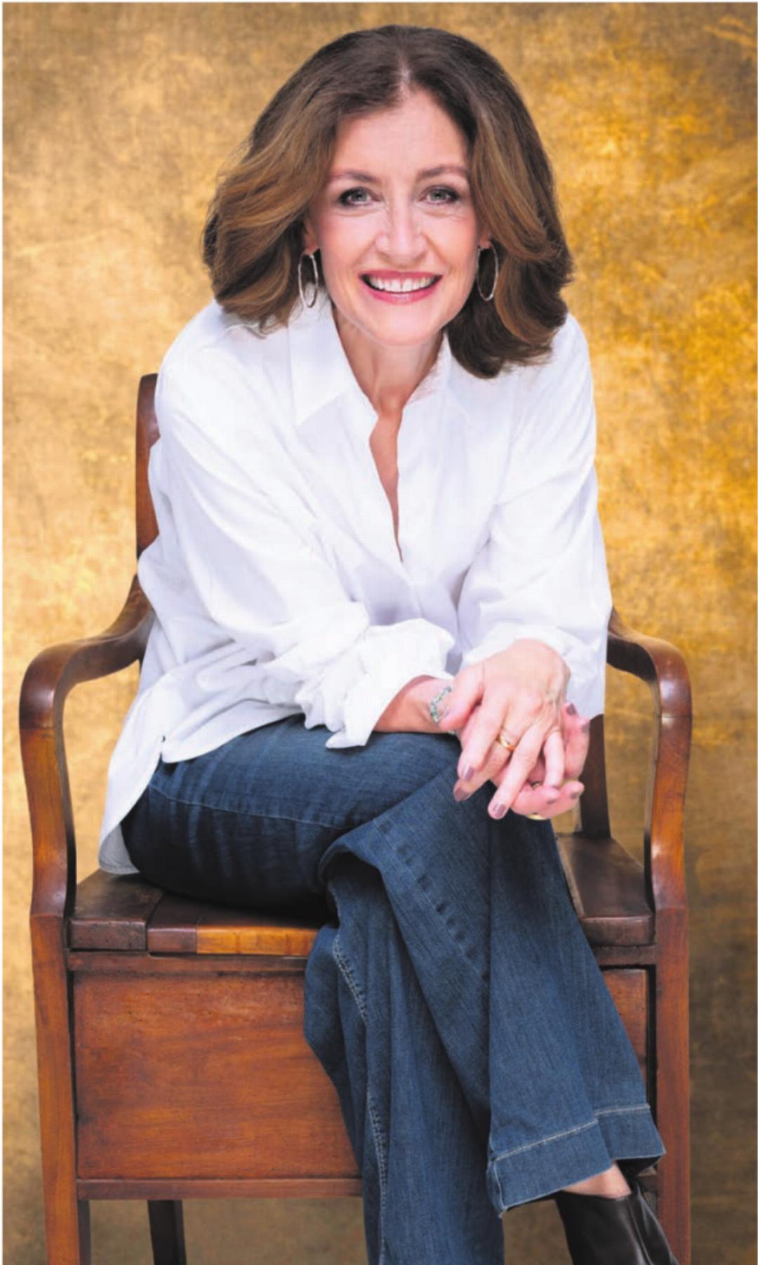 Sina freut sich sehr auf die beiden Abende im Wohler Sternensaal und die Möglichkeit, eine neue Bühne zu bespielen und einen Ort zu bieten für Heiteres, Persönliches und Klangvolles. Bild: pd Sina freut sich sehr auf die beiden Abende im Wohler Sternensaal und die Möglichkeit, eine neue Bühne zu bespielen und einen Ort zu bieten für Heiteres, Persönliches und Klangvolles. Bild: pd