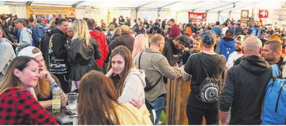 Das Festzelt war am Samstagabend gut gefüllt zur Siegerehrung und anschliessenden Party. Das Festzelt war am Samstagabend gut gefüllt zur Siegerehrung und anschliessenden Party.