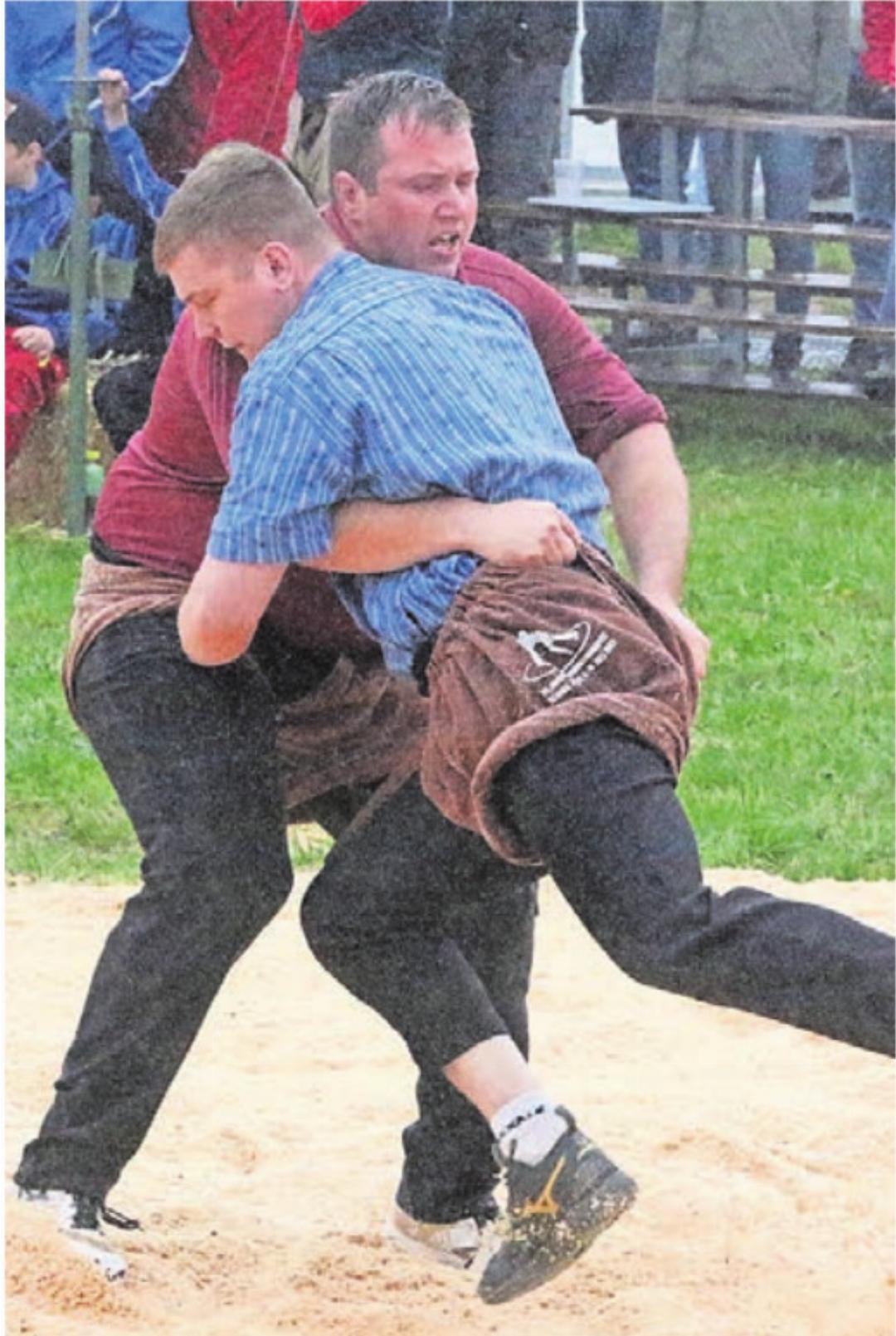 Niklas Stocker (vorne, Rang 6c) stellt gegen Hügli. Niklas Stocker (vorne, Rang 6c) stellt gegen Hügli.