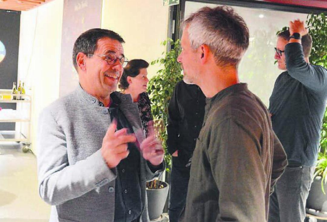 Nationalrat Matthias Jauslin überbrachte Parteipräsident und Namensvetter Matthias Angst die Glückwünsche der nationalen Partei. Nationalrat Matthias Jauslin überbrachte Parteipräsident und Namensvetter Matthias Angst die Glückwünsche der nationalen Partei.