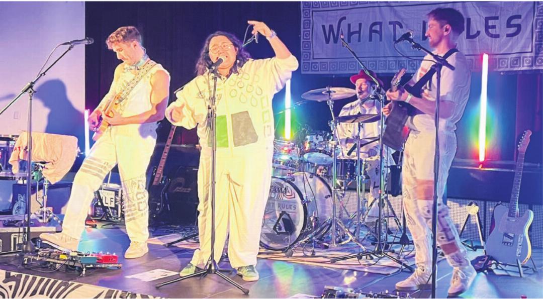 Im Chappelehof wurde es ziemlich laut: Die Band What Rules aus Baden spielte gross auf.
Bilder: Walter Minder Im Chappelehof wurde es ziemlich laut: Die Band What Rules aus Baden spielte gross auf.
Bilder: Walter Minder