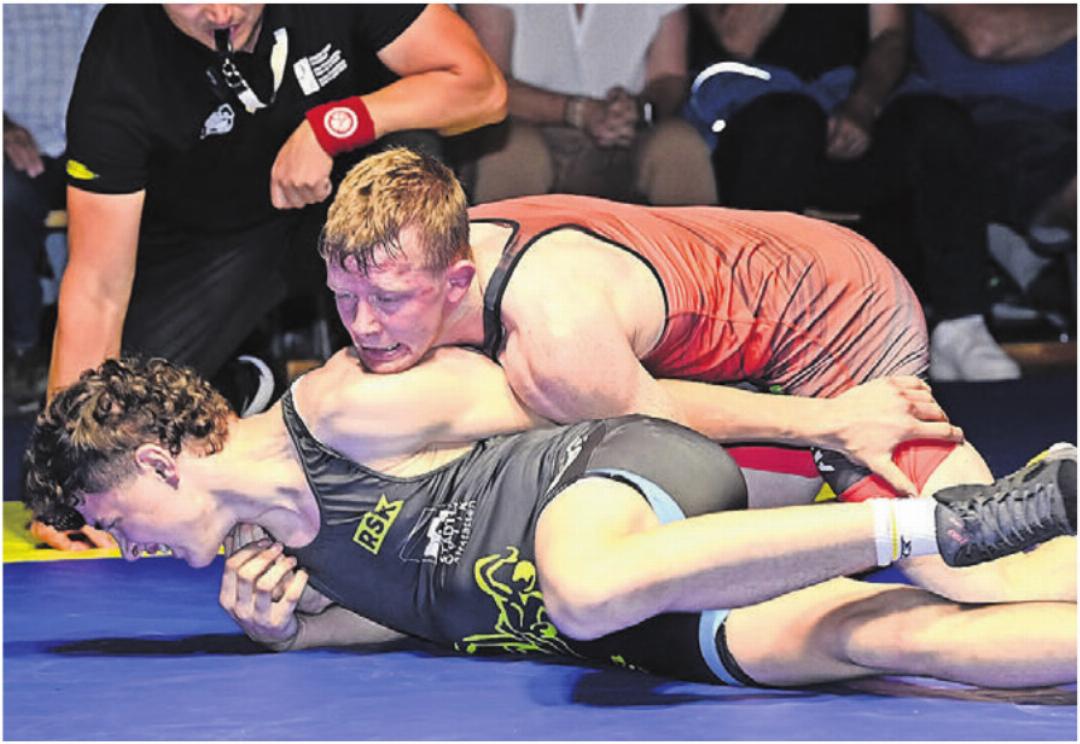 Nino Leutert (oben) ist es sich gewohnt, sich gegen starke Konkurrenz durchsetzen. Das ist ihm auch bei der Wahl zum Freiämter Sportler des Jahres gelungen. Nino Leutert (oben) ist es sich gewohnt, sich gegen starke Konkurrenz durchsetzen. Das ist ihm auch bei der Wahl zum Freiämter Sportler des Jahres gelungen.