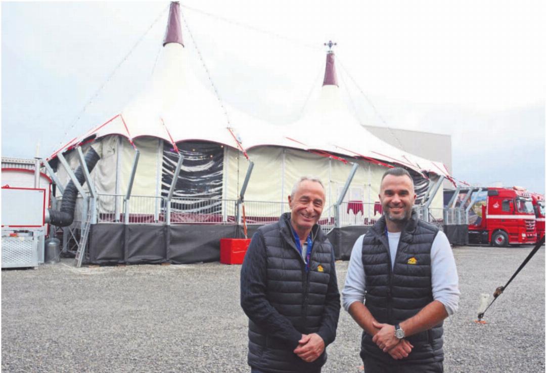 Vater Johannes und Sohn Tobias Muntwyler sind stolz, dass das neuste Projekt des Unternehmens, das «MontiNova», jetzt endlich präsentiert werden kann. Bilder: Chregi Hansen Vater Johannes und Sohn Tobias Muntwyler sind stolz, dass das neuste Projekt des Unternehmens, das «MontiNova», jetzt endlich präsentiert werden kann. Bilder: Chregi Hansen