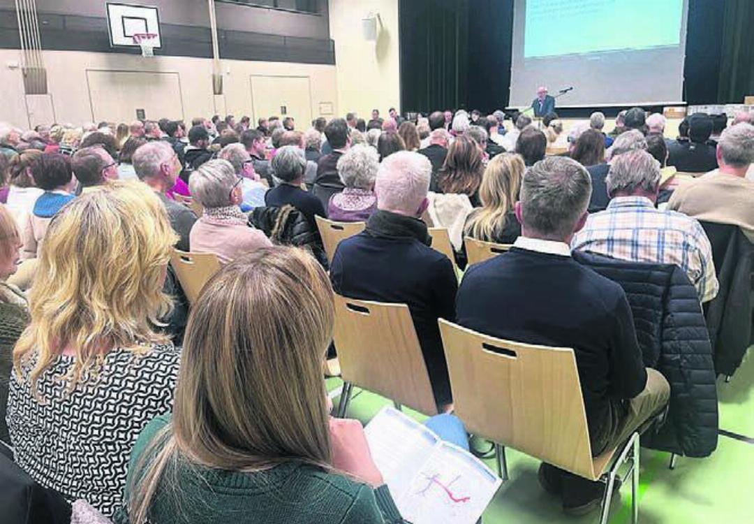 Die Zukunft des FC Maiengrün bewegt die Menschen in Hägglingen (und Dottikon), die «Gmeind» erlebte einen Grossaufmarsch. Die Zukunft des FC Maiengrün bewegt die Menschen in Hägglingen (und Dottikon), die «Gmeind» erlebte einen Grossaufmarsch.