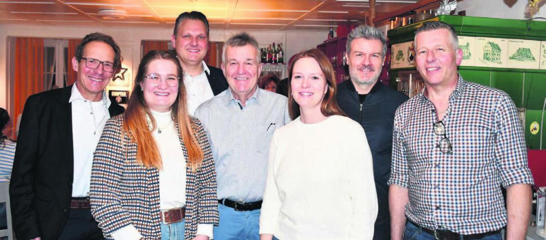Die sieben Vertretungen der Mitte im Einwohnerrat (v. l.): Daniel Heinrich, Aline Knoblauch, Marc Donat, Ruedi Donat, Stefanie Dietrich, Harry Lütolf und Marco Schmid. Bild: Daniel Marti Die sieben Vertretungen der Mitte im Einwohnerrat (v. l.): Daniel Heinrich, Aline Knoblauch, Marc Donat, Ruedi Donat, Stefanie Dietrich, Harry Lütolf und Marco Schmid. Bild: Daniel Marti