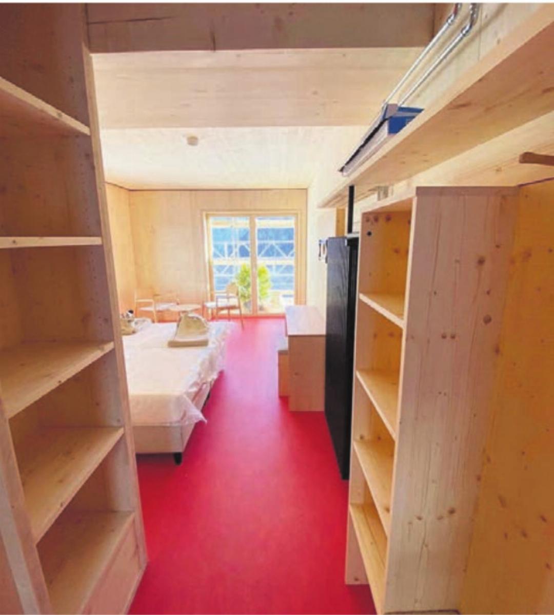 Auch im Innern wurde viel mit Holz gearbeitet. Auch im Innern wurde viel mit Holz gearbeitet.