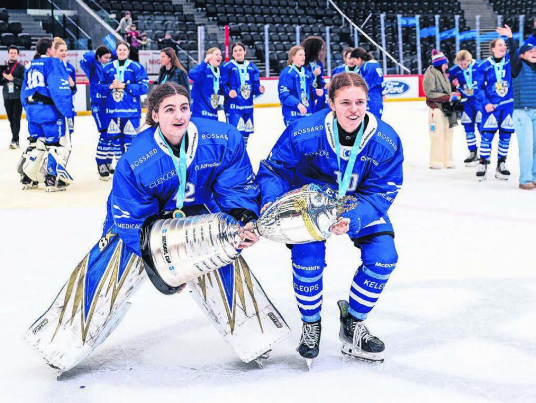 Lia Egger (rechts) feiert mit Teamkollegin Yara Keller den Sieg im National Cup. Folgt bald auch der Gewinn der Meisterschaft für die Freiämterin? Bild: Philipp Hegglin / PH Sports Lia Egger (rechts) feiert mit Teamkollegin Yara Keller den Sieg im National Cup. Folgt bald auch der Gewinn der Meisterschaft für die Freiämterin? Bild: Philipp Hegglin / PH Sports