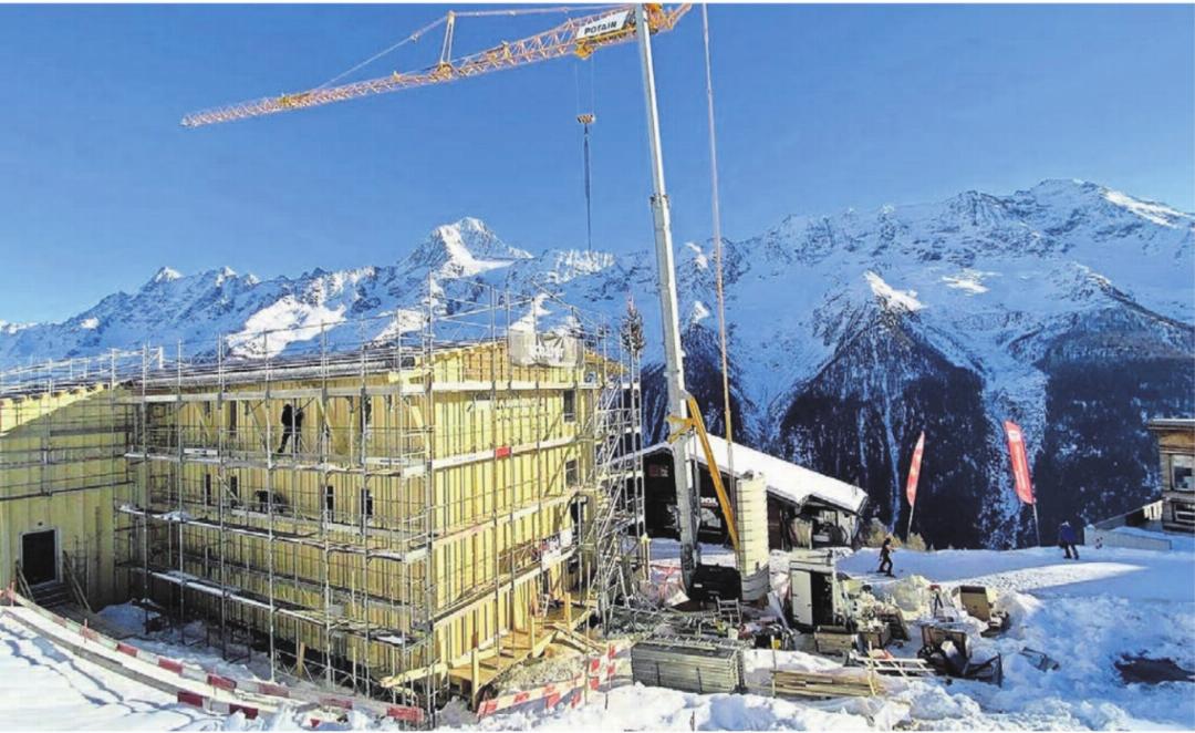 Auf 1970 Metern über Meer, umgeben von Licht, Stille und den Gipfeln des Lötschentals, ist ein neues Hotel entstanden. Bilder: zg Auf 1970 Metern über Meer, umgeben von Licht, Stille und den Gipfeln des Lötschentals, ist ein neues Hotel entstanden. Bilder: zg