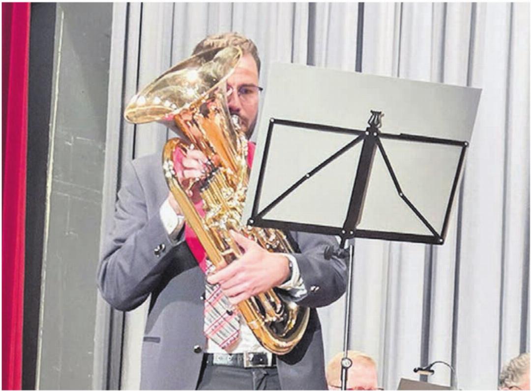 Der Eufonium-Solist Patrick Wüthrich bei seinem Auftritt «Variations of a Latin Theme» zusammen mit dem Musikverein Jonen. Der Eufonium-Solist Patrick Wüthrich bei seinem Auftritt «Variations of a Latin Theme» zusammen mit dem Musikverein Jonen.