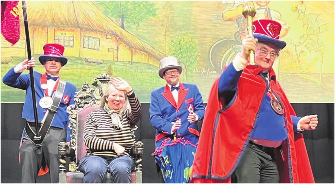 Da kommen Freude und Stolz auf: Der frisch inthronisierte Ehrenkammerer Orest Dr. Biehle «de Gsundmacher» (rechts) mit seiner Frau Ursula.
Bilder: Walter Minder Da kommen Freude und Stolz auf: Der frisch inthronisierte Ehrenkammerer Orest Dr. Biehle «de Gsundmacher» (rechts) mit seiner Frau Ursula.
Bilder: Walter Minder