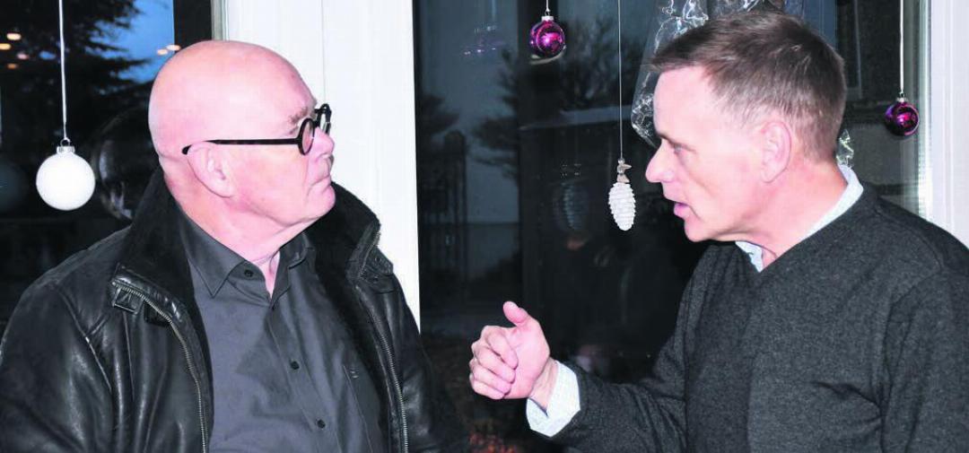 SVP-Fraktionspräsident Manfred Breitschmid durfte die Gratulation von Regierungsrat Jean-Pierre Gallati entgegennehmen. SVP-Fraktionspräsident Manfred Breitschmid durfte die Gratulation von Regierungsrat Jean-Pierre Gallati entgegennehmen.