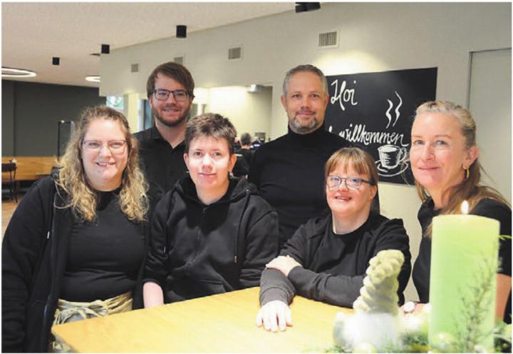Freuten sich, dass es endlich losgeht mit dem Café Hoi (von links): Lara Brand, Marcel Meyer, Noah Zurfluh, Jonas Meier, Olivia Ingold und Sandra Hüsken. Freuten sich, dass es endlich losgeht mit dem Café Hoi (von links): Lara Brand, Marcel Meyer, Noah Zurfluh, Jonas Meier, Olivia Ingold und Sandra Hüsken.
