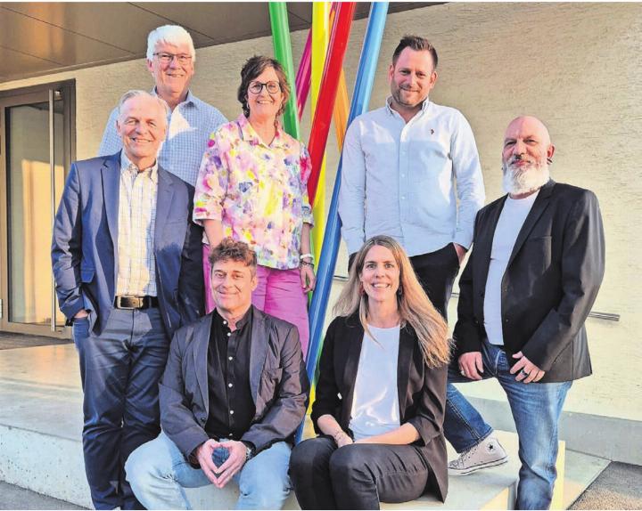 Der Vorstand, hinten von links: Thomas Rohrer, Guido Wehrli, Brigitte Weibel (Präsidentin), Samuel Felber, David Streiff (Vizepräsident). Vorne von links: Christian Schafroth, Julia Huber. Bild: sca