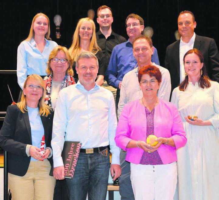 11 von 16 Kandidatinnen und Kandidaten stellten sich an der Nominationsversammlung der Bezirkspartei vor. Die drei Bisherigen (vorne von links) Karin Koch Wick, Harry Lütolf und Rita Brem-Ingold. Weiter auf der Liste sind (Mitte von links): Marlen Schmid, Daniel Duss, Stefanie Dietrich-Meyer, (hinten von links) Jacqueline Wick, Sonja Isler-Rüttimann, Stephan Bättig, Martin Stalder und Michael Eichholzer. Bilder: Sabrina Salm