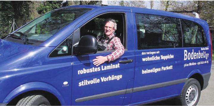 Innendekorateur Markus Moser vom kleinen, feinen Fachgeschäft für Wohnbedarf am Narzissenweg 10 in Wohlen ist der geschätzte und kompetente Partner, wenn es um Bodenbeläge, Vorhänge und um die Restauration von Polstermöbeln geht. Bild: zg