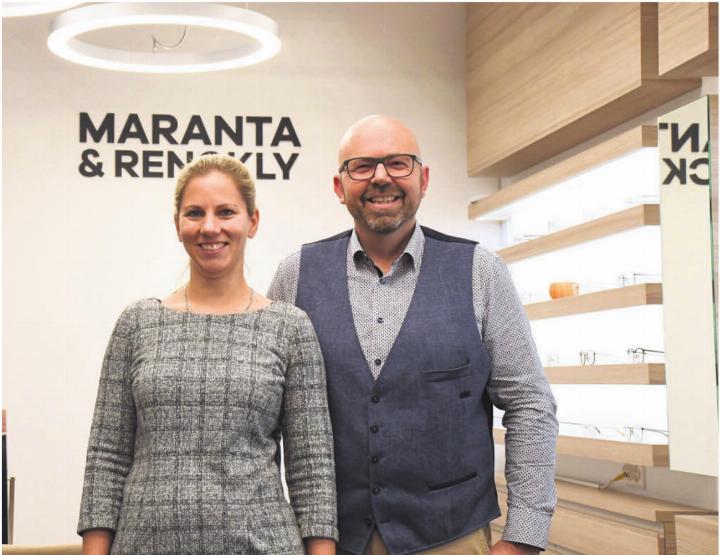 Übergabe auf Ende Jahr: Nadine Stöckli übernimmt die Maranta & Renckly Optik AG von Gregor Maranta. Bild: Daniel Marti