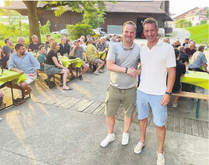 «Der TV Muri ist ein toller und intakter Verein mit viel Zusammenhalt», sagt Trainer Björn Navarin (rechts). Hier mit TV-Muri-Fördervereinspräsident Mirko Kleiner an einem Anlass von «Pro Handball 96». Bild: zg