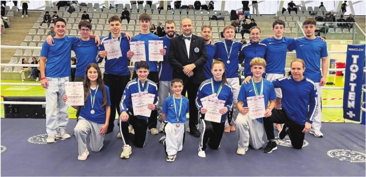 Kickboxing Wohlen darf nach dem starken Turnier in Yverdon gleich mehrere Podestplätze in der Schweizer Meisterschaft feiern. Bild: zg