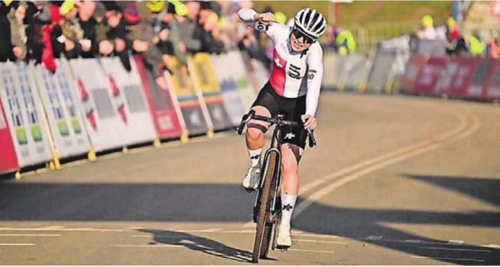 Freut sich über ihren 3. Platz: Shana Huber. Bild: Elisa Haumesser