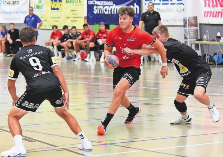 Leistungsträger und Topskorer Noel Angehrn (am Ball) sagt vor dem Spiel gegen Muotathal: «Wir haben noch Luft nach oben.» Bild: tvm