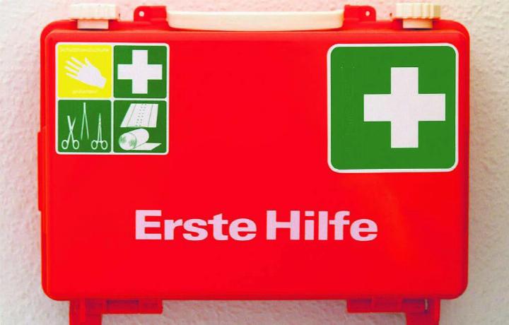Im Notfall ist schnelles Handeln gefragt. Bild: S. Hofschlaeger / pixelio.de