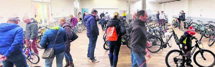 Die Velobörse der Jugendarbeit erfreut sich grosser Beliebtheit. Bild: zg