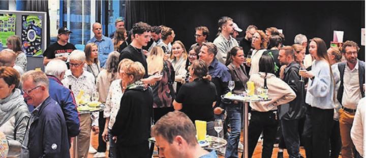 Grossaufmarsch an der Jubiläumsfeier des Vereins für Jugend und Freizeit. Bild: dm
