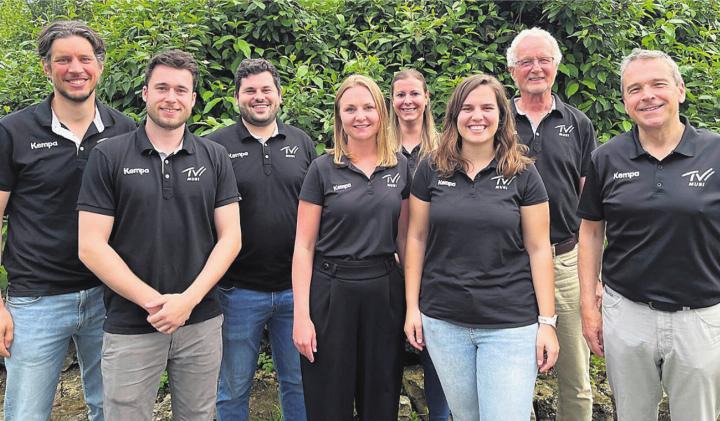 Im Amt bestätigt, der Vorstand des TV Muri Handball, von links: Tobias Wipf, Yorick Kaufmann, Marco Nietlispach, Lucia Schroth, Silvia Gsell, Corina Strebel, Felix Kleiner, Res Käppeli – es fehlt Simon Strebel. Bild: zg