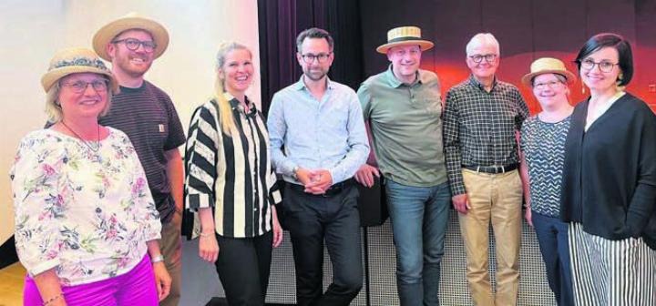 Der aktuelle Vorstand mit (von links) Claudia Nick, Julian Huber, Sidonie Koch, Simon Huwiler, Präsident Martin Laubacher, Ernst Hochstrasser, Franziska Eggerschwiler und Museumsleiterin Petra Giezendanner. Bild: wam