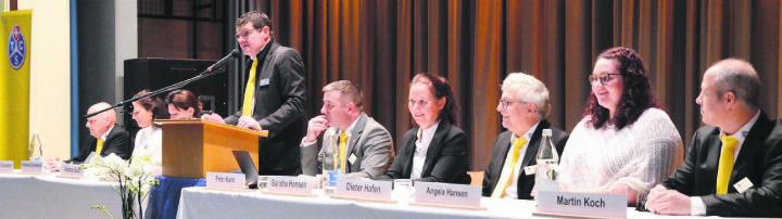 Der Vorstand der TCS-Untersektion Freiamt wurde für drei weitere Jahre im Amt bestätigt. Von links: Stefan Schumacher, Franziska Schmellentin, Andrea Stutz, Präsident Marco Lütolf, Peter Koch, Sandra Hansen, Dieter Hafen, Angela Hansen und Martin Koch. Bild: Thomas Stöckli