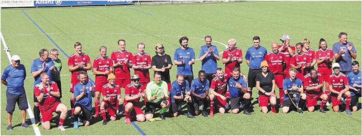 Die Murianer Alltagshelden, prägende Persönlichkeiten aus dem Dorf, und Aargauer Politiker vom FC Grossrat duellierten sich im Rahmen des Jubiläums. Bilder: Archiv