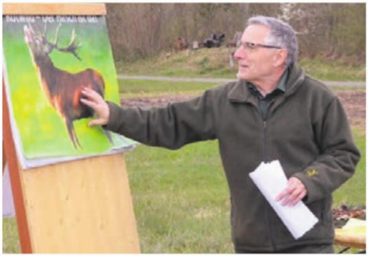 Adrian Seiler referiert über Rotwild. Bild: tst