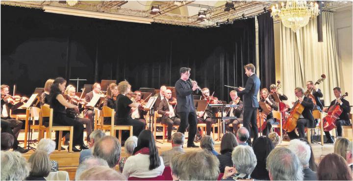 Oboist und Gewinner Fedor Osver während seiner Finaldarbietung – begleitet von argovia philharmonic. Bilder: sca/zg