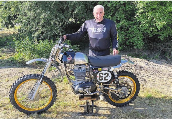 Der Wohler Oldtimer-Motocrosser Roland Büchi holte sich den Schweizer-Meister-Titel und wurde an der Europameisterschaft 7. Bild: zg