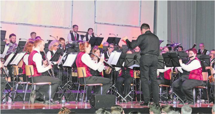 Die Mitglieder des Musikvereins Niederwil boten ein tolles und abwechslungsreiches Jahreskonzert. Bilder: Stefan Treier