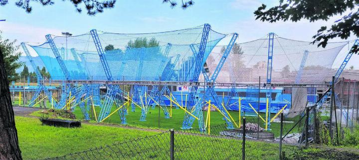Der Grossteil der neuen Geräte steht bereits, nun liegt auch das Baugesuch auf. Auf den früheren Tennisplätzen im Rigacker entsteht eine neue Freizeitanlage mit drei unterschiedlichen Angeboten. Bild: Chregi Hansen