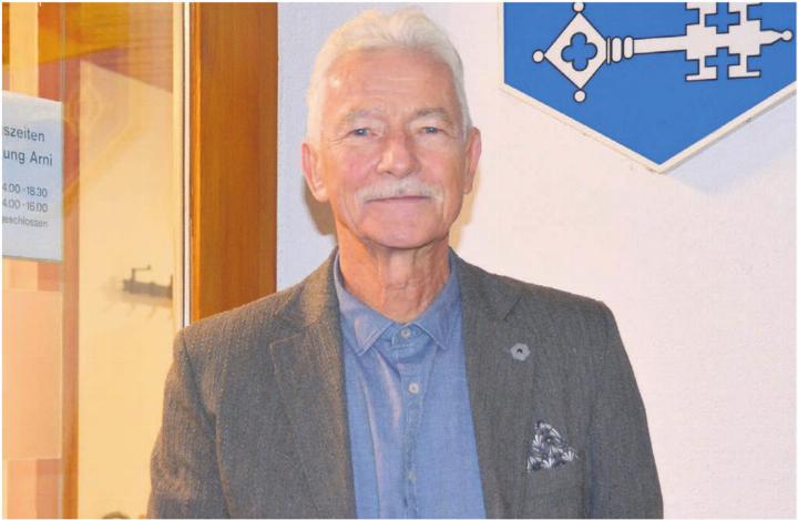 Nach zwei Jahrzehnten im Arner Gemeinderat sei nun der richtige Zeitpunkt um aufzuhören. Vizeammann Kurt Süess freut sich auf weniger Termine. Bild: Sabrina Salm Nach zwei Jahrzehnten im Arner Gemeinderat sei nun der richtige Zeitpunkt um aufzuhören. Vizeammann Kurt Süess freut sich auf weniger Termine. Bild: Sabrina Salm