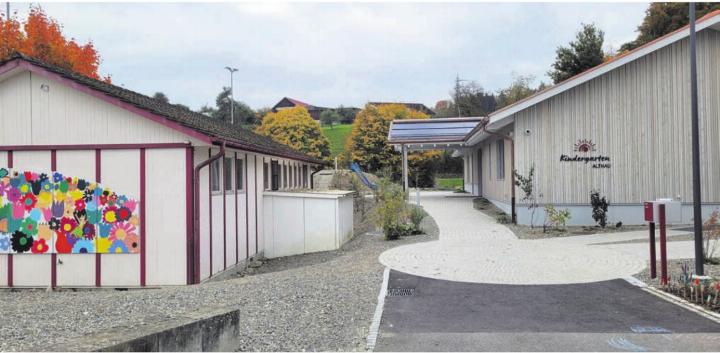 Das «Providurium» (links) soll abgerissen werden, dann erhält der neu gestaltete Kindergarten eine schöne Umgebung. Bild: Archiv