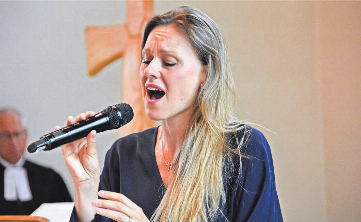 Sie überzeugte mit ihrer gefühlvollen Stimme. Normalerweise sind die grossen Musicalbühnen Anja Haeselis Welt. Doch sie tauscht diese auch gerne mit einem Auftritt im kleinen Rahmen. Bilder: Sabrina Salm