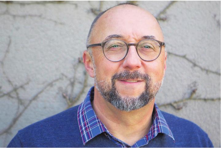 Peter Beeli freut sich darüber, dass sein Krimi «Tabliabue» bei den Kritikern gut ankommt. Bild: zg